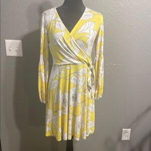 LONDON TIMES Floral Wrap Dress in Yellow and White